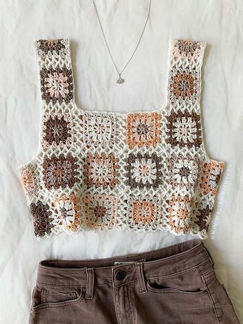 Granny Square Tank Top Pattern, Granny Square Tank Top, Granny Square Tank, Square Tank Top, Chic Crochet Top, Robe Diy, Tank Top Pattern, Crochet Clothing And Accessories, Crochet Halter