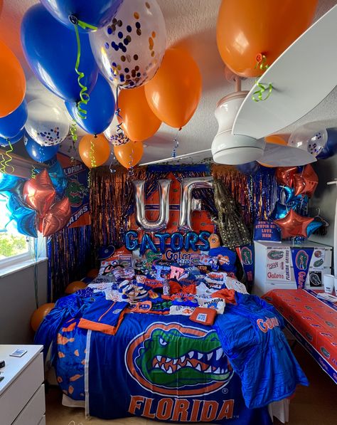 College Bed Announcement, Uf College Aesthetic, Uf Acceptance, Bed Decorating College Acceptance, Uf Bed Party, Uf Aesthetic, Bed Party College, College Bed Party, Hbcu Colleges