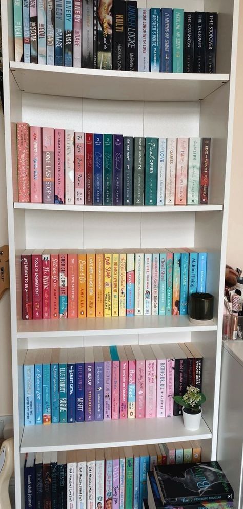 Bookshelves Aesthetic, Bookshelf Aesthetic, Lots Of Books, Bookshelf Inspiration, Dream Library, Bookshelf Organization, Home Library Design, Book Room, Fantasy Books To Read