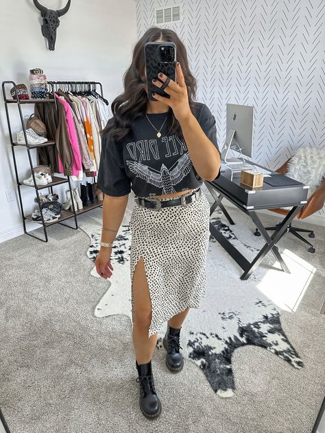 Band Tee And Skirt Outfit, Girly Grunge Outfits, Midi Skirt With Boots, Edgy Outfits Summer, Satin Midi Skirt Outfits, Skirt With Tshirt, Satin Midi Skirt Outfit, Graphic T Shirt Outfit, Midi Skirt Outfits