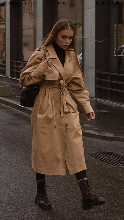 Beige Raincoat Outfit, Modest Winter Outfits For Church, Rainy Outfit Ideas, Curvy Winter Outfits, Rainy Outfit, Modest Winter Outfits, Capsule Wardrobe Women, Raincoat Outfit, Goals Life