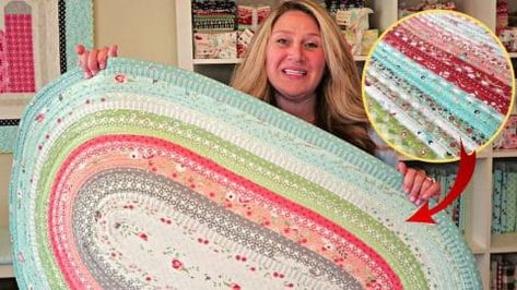 Easy Jelly Roll Rug Sewing Tutorial | DIY Joy Projects and Crafts Ideas Erica Arndt, Rug Sewing, Jelly Roll Sewing, Jelly Roll Rug, Jelly Roll Projects, Sewing Paterns, Diy Jelly, Rag Rug Diy, Homemade Rugs