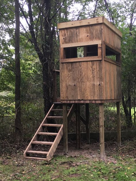 Hunting Stand Ideas, Hunting Blinds Diy, Homemade Deer Blinds, Deer Blind Plans, Deer Hunting Stands, Hunting Shack, Shooting House, Deer Blinds, Deer Stand Plans