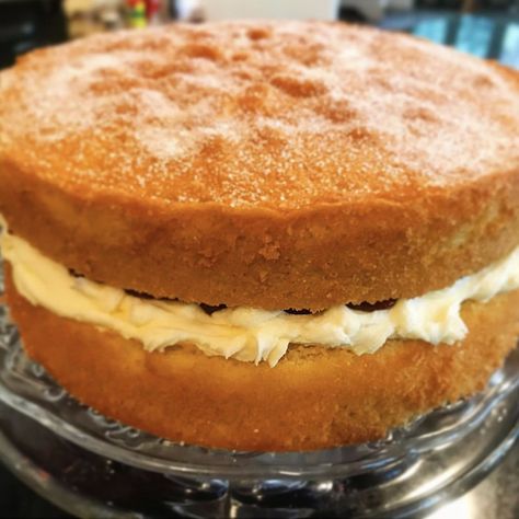 Victoria Sponge in an Aga Range Cooker Recipe | Blake & Bull Aga Cooking Recipes, Aga Cooking, Aga Recipes, Victoria Sponge Recipe, Aga Range Cooker, Aga Range, Sponge Recipe, Coffee And Walnut Cake, Range Cookers