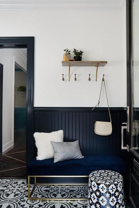 Blue Wall White Wainscotting, Paint Wainscoting Ideas, Blue Wainscoting Bedroom, Black Wainscoting Dining Room, Hygge Entryway, Blue And White Walls, Paint Wainscoting, Blue Wainscoting, Georgian Panelling