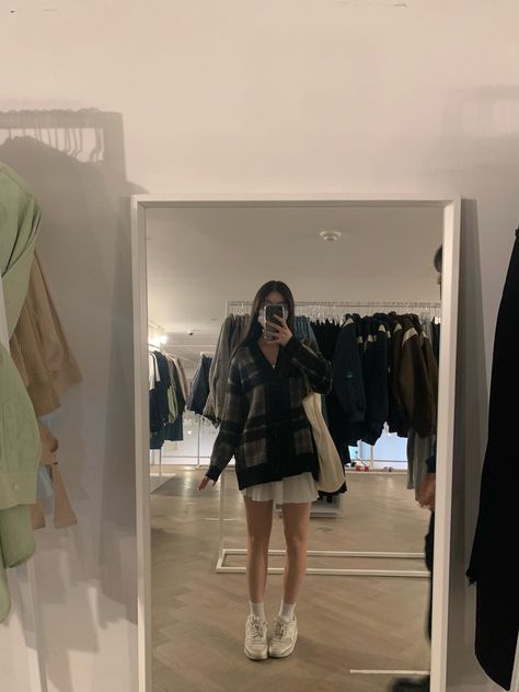 Oversized Cardigan And Skirt Outfit, Oversized Cardigan With Skirt, Cardigan With Skirt, Cardigan Skirt Outfit, Oversized Cardigan Outfit, Cardigan Outfit Aesthetic, Cardigan Outfits, Skirt Outfit, Oversized Cardigan