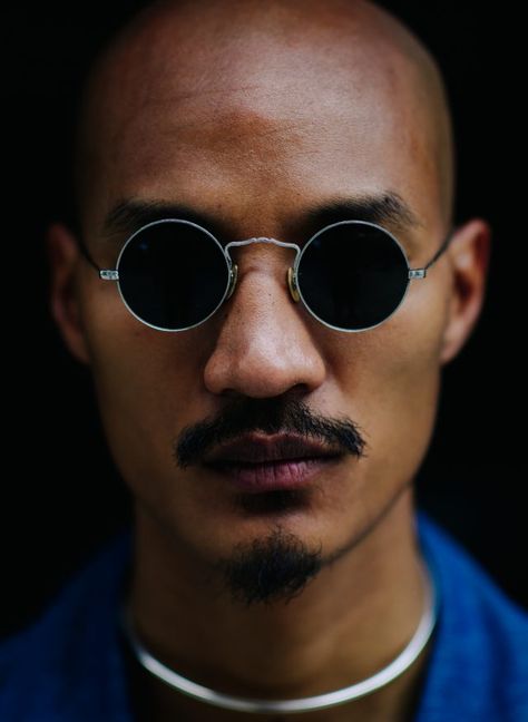 Round Sunglasses Men, Bald Men Style, Mens Glasses Fashion, Bald Man, Seoul Fashion Week, Bald Men, Shaved Head, Mens Glasses, Round Sunglass Men