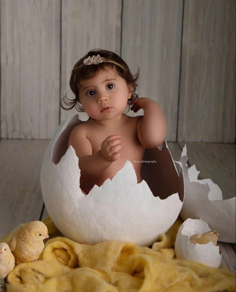 At Home Easter Photoshoot, Easter Photo Shoot Baby, Baby Easter Photography, Diy Easter Photoshoot, Baby Easter Photoshoot, Easter Photoshoot Ideas, Easter Baby Photoshoot, Valentines Baby Photos, Baby Easter Pictures