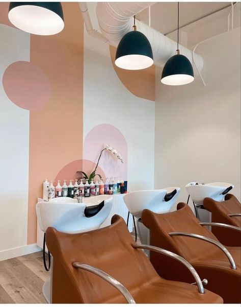 Salon Suite Decor, Hair Salon Design, Bakery Design Interior, Brown Leather Chairs, Hair Salon Interior, Salon Suites Decor, Beauty Salon Equipment, Shampoo Bowl, Shampoo Chair