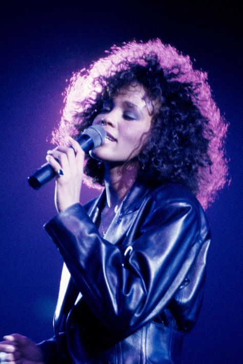 Whitney Houston Whitney Houston Young, Cissy Houston, Bobbi Kristina Brown, Dionne Warwick, Guinness World Records, Kevin Costner, Diana Ross, Whitney Houston, August 9