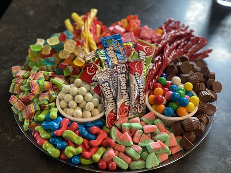 Candy Bored Ideas, Popcorn And Candy Charcuterie Board, Small Candy Charcuterie Board, Candy And Chocolate Charcuterie Board, Candy Chacutery Board Ideas, Candy Sharcudery Board, Chacutery Board Movie Night, Fried Food Board, Movie Candy Charcuterie Board