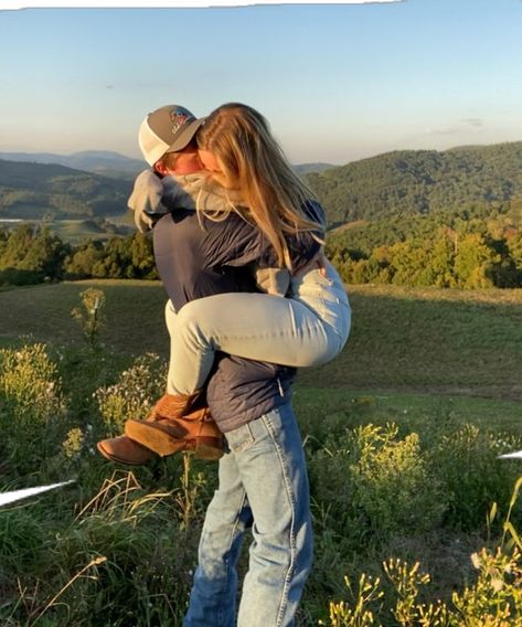 Country Couples Cuddling, Country Couple Aesthetic, Elsie Silver Aesthetic, Theo Silva, Winter Hamilton, Country Couple Pictures, Country Relationship Goals, Country Relationships, Chestnut Springs