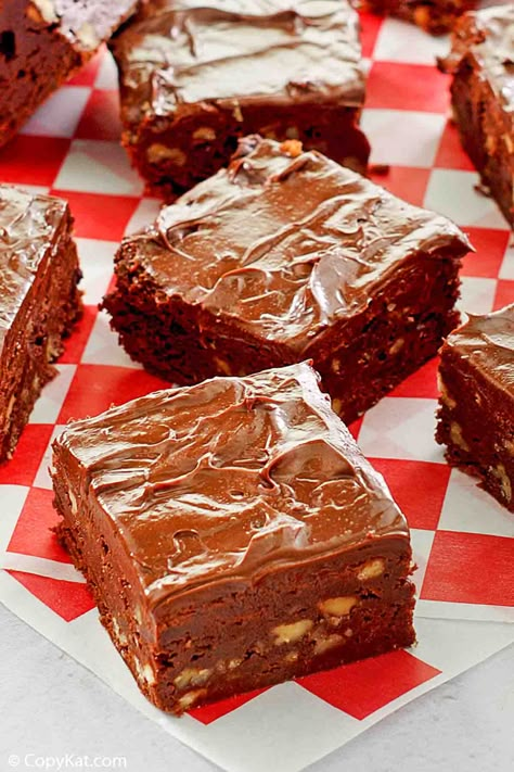 Bisquick Brownies, Bisquick Recipes Dinner, Bisquick Inspired Recipes, Bisquick Coffee Cake Recipe, Bisquick Cookies, Bisquick Mix Recipe, Frosted Brownies, Cake Like Brownies, Baking Mix Recipes