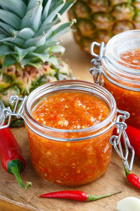 Pineapple Sweet Chili Sauce Pineapple Chili, Sweet Chili Sauce Recipe, Green Chili Sauce, Pineapple Sauce, Chili Verde, Chili Sauce Recipe, Chilli Jam, Recipe Tin, Sweet Chilli Sauce