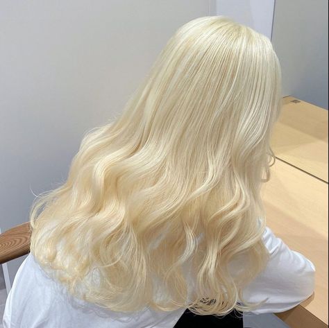 Cream Blonde, Perfect Blonde Hair, Best Hairstyles For Women, Bleach Blonde Hair, Light Blonde Hair, Dyed Hair Inspiration, The Best Hairstyles, Blonde Hair Inspiration, Bleach Blonde