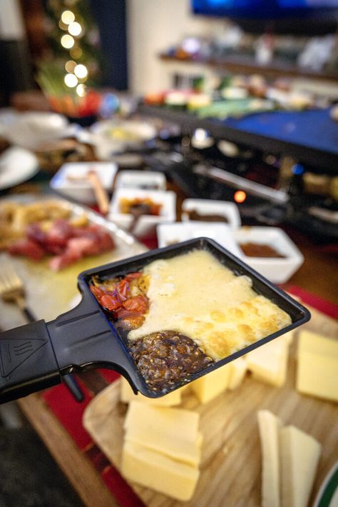 Raclette Ideas, Raclette Recipes, Raclette Party, Fondue Night, Raclette Cheese, Raclette Grill, Grilled Scallops, Spicy Aioli, Fingerling Potatoes