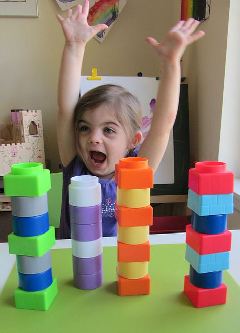 Block towers patterns for preschool *fun way to practice math skills Patterns Eyfs, Kids Building Activities, Maths Nursery, Patterns For Preschool, Block Activities, Maths Eyfs, Discovery Zone, Toddler Projects, Blocks Preschool