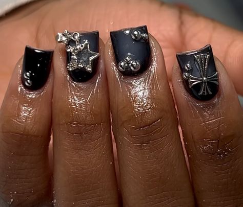 Black Nails Acrylic With Charms, Goth Nail Inspo Short, Black And Sliver Nails For Birthday, Short Black Nails With Design, Black Short Nails Acrylic, Black Gel X Nails, Black Freestyle Nails, Short Junk Nail Designs, Black Short Nails Ideas