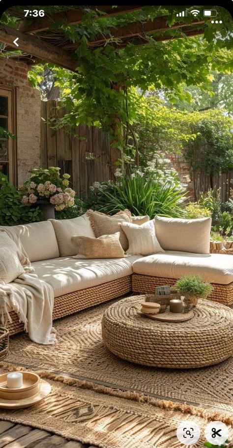 Salalah, Outdoor Living Room, Outdoor Patio Decor, Backyard Patio Designs, Backyard Oasis, Back Porch, Outdoor Rooms, Backyard Decor, Outdoor Design