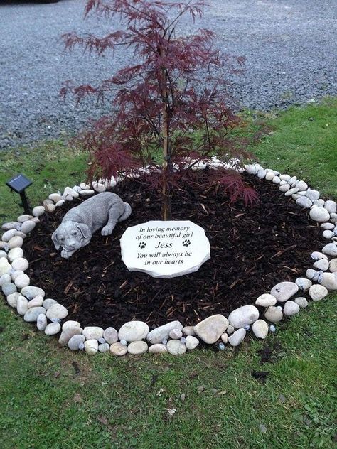 Pet Grave Ideas, Dog Grave Ideas, Pet Memorial Ideas Dogs, Dog Memorial Stone, Pet Memorial Garden, Unique Garden Decor, Pet Cemetery, Pet Memorial Stones, Pet Remembrance