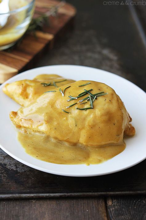 Maple Dijon Chicken - Baked chicken with a rich and creamy maple dijon sauce! Easy, delicious, and done in less than 30 minutes! Tomatillo Ranch, Maple Dijon Chicken, Arrow Root, Maple Chicken, Dijon Sauce, Vegan Steak, Dijon Chicken, Lean Cuisine, Chicken Easy