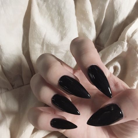 Romeo I Julia, Witchy Nails, Goth Nails, Nail Swag, Dream Nails, Cute Acrylic Nails, Perfect Nails, Black Nails, Swag Nails