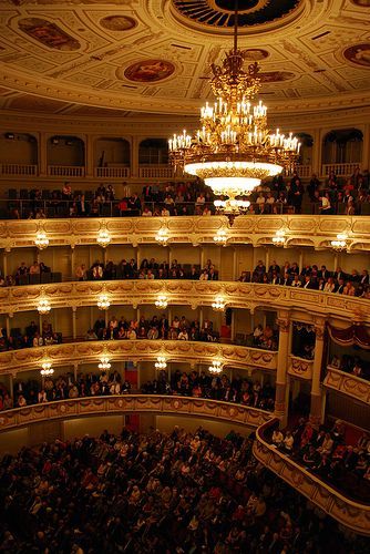 Opera Concert, Theatre Academia, Art Mask, A Night At The Opera, Music Theater, Dark Academia Aesthetic, Academia Aesthetic, Dance Art, Phantom Of The Opera