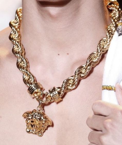 versace SS2015 Thug Style, Gold Chains For Men, Gold Chain Jewelry, Gold Lace, Chains For Men, Gold Chains, Gold Diamond, Versace, Mens Jewelry