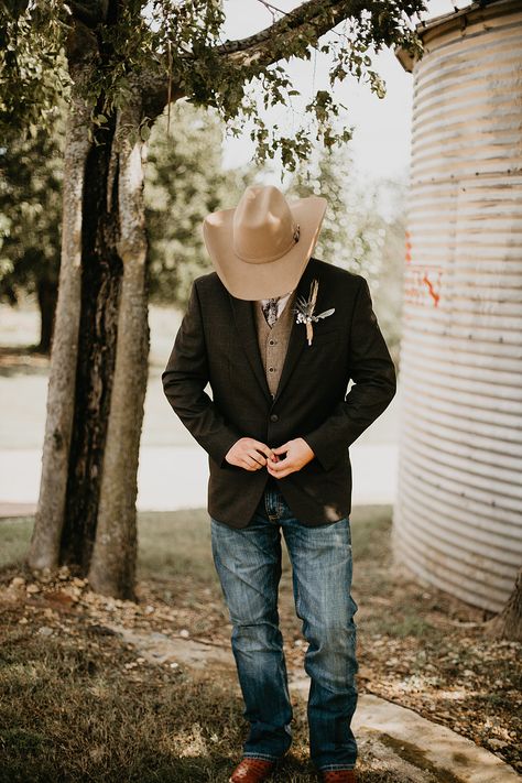 Groom was in a cowboy hat, starched jeans, and his cowboy hat... the perfect outfit for a country groom! Rustic chic barn wedding in Aubrey Texas at Red barn events Groom Outfit Country, Western Wedding For Groom, Country Wedding Grooms, Wedding Outfit Men Cowboy, Rustic Groom Attire Jeans, Western Wedding Cowboy Hat, Western Wedding Looks For Men, Mens Blazer Wedding Outfit, Texas Tuxedo Men Wedding