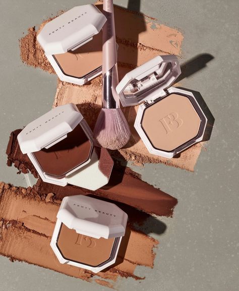 FENTY BEAUTY BY RIHANNA on Instagram: “Givin y'all that skin SKIN 💁🏽‍♀️ when you apply our #PROFILTRPOWDERFOUNDATION with the included sponge to build true-to-you coverage or swirl…” Fenty Beauty Powder, Fenty Makeup, Rihanna Beauty, Bee Makeup, Rihanna Love, Beauty Advisor, Best Makeup Artist, Matte Powder, Caking It Up