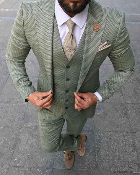 Groom Wedding Attire, Wedding Suits Groom, Dress Suits For Men, Designer Suits For Men, Stylish Mens Fashion, Mens Fashion Smart, Shirt Tucked In, Fashion Suits For Men, Groomsmen Attire