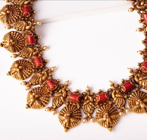 Coral Haram Jewellery Designs, Coral Jewelry Indian Gold Necklace, Coral Necklace Indian Gold, Coral Necklace Designs, Coral Jewelry Indian Gold, Coral Jewelry Necklace, Coral Jewellery, Temple Jewellery Earrings, Coral Jewelry Set