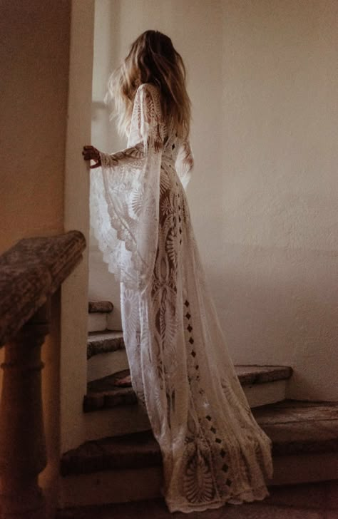 Wedding Dress Kimono, Bride Robe Lace, Occasion Dresses Wedding, Dream Wedding Ideas Dresses, Wedding Elegant, Western Wedding, Lace Wedding Dresses, Cheap Wedding Dress, Wedding Dress Inspiration