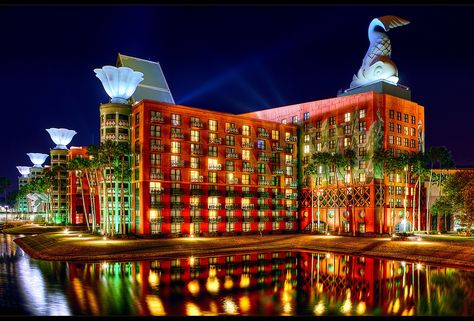 AD Classics: Walt Disney World Swan and Dolphin Resort / Michael Graves Hotels Architecture, Hotels Near Disney World, Lake Buena Vista Florida, Postmodern Architecture, Amazing Hotels, Iconic Architecture, Disney World Hotels, Michael Graves, Orlando Hotel