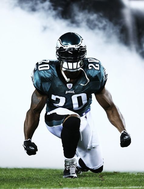 Brian Dawkins - Philadelphia Eagles One of the best Eagles ever. Played with heart! When football was still football. Weapon X!! Brian Dawkins, Philly Eagles, Philly Sports, Go Eagles, Philadelphia Eagles Football, Philadelphia Sports, Football Pics, Carson Wentz, I Love Football