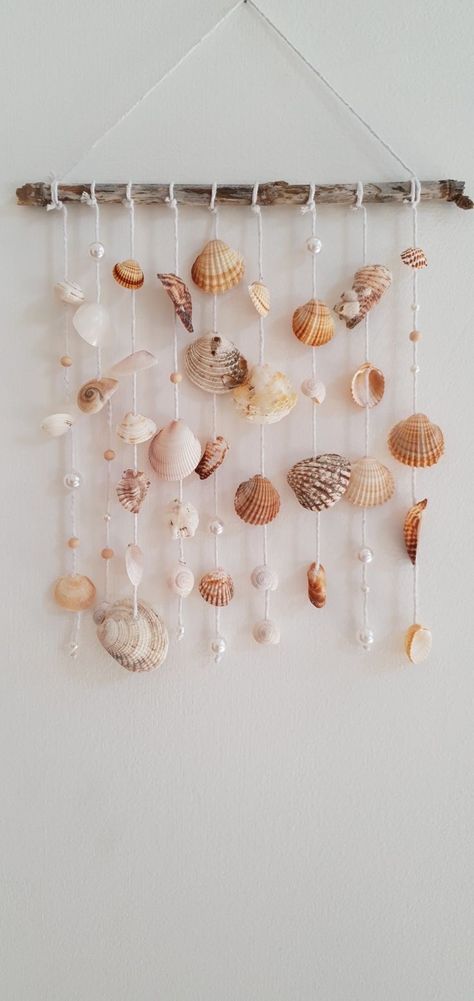 Decoration With Sea Shells, Shell Hanging Decor Diy, Sea Shell Bedroom Ideas, Sea Shells Gift Ideas, Shell Ideas Decor, Shell Room Decor Aesthetic, Shells Room Decor, Sea Shells Room Decor, Sea Shell Gifts Diy Ideas