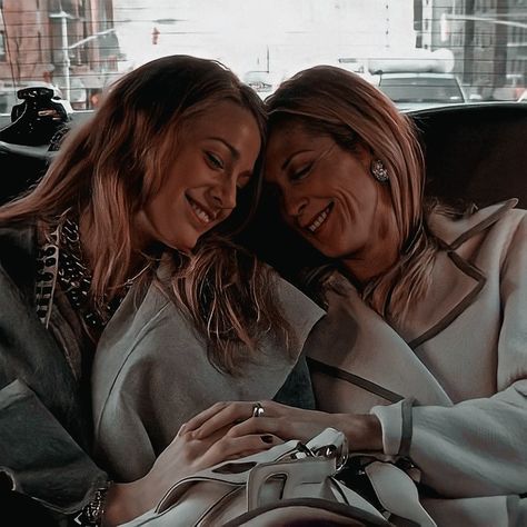 Kelly Rutherford And Blake Lively, Serena Blair, Gossip Girl Aesthetic, Kelly Rutherford, Serena Van Der, Xoxo Gossip, Aesthetic Quote, Money Girl, Serena Van