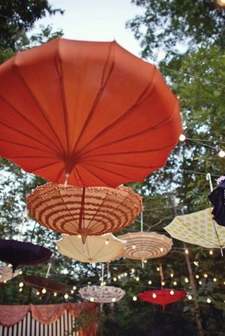 21 DIY Outdoor & Hanging Decor Ideas | Confetti Daydreams - DIY Hanging Umbrella Decor ♥ #DIY #OutdoorDecor #HangingDecor Amber Interiors Design, Umbrella Decorations, Umbrella Lights, Garden Party Decorations, Diy Hanging, Outdoor Party, Rehearsal Dinner, Backyard Wedding, Diy Outdoor