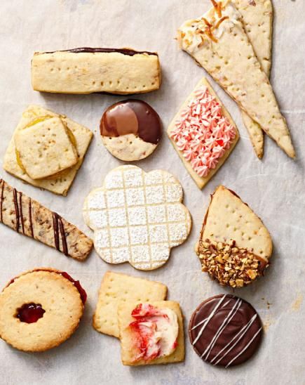 Shortbread cookies Best Christmas Cookie Recipes, Streusel Bars, Shortbread Recipe, Cheesecake Toppings, Christmas Cookie Recipes, Dipped Cookies, Cookie Brownie Bars, Double Chocolate Cookies, Midwest Living