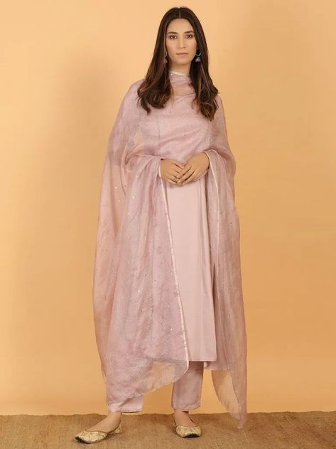 Scalloped Dupatta, Punjabi Dresses, Simple Kurta Designs, Indian Designer Suits, Simple Kurti Designs, Long Kurti Designs, Casual Indian Fashion, Salwar Kamiz, Traditional Indian Outfits