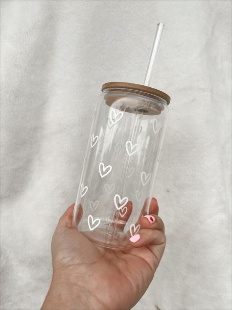 hearts on hearts 🤍 -all items are made to order  -turnaround time is 5-7 days  -cups are NOT microwave or dishwasher safe!  -gently scrub design  -do NOT submerge  All cups are 16 oz glasses with a bamboo lid + glass straw!  *designs are made with permanent vinyl*  follow along on instagram @justbubbalie 🤍 Glass Cup With Bamboo Lid Designs, Vinyl On Cups, Vinyl Cup Ideas, Glass Cups With Vinyl, Cute Glass Cups, Glass Tumbler Design, Girly Christmas Gifts, Trendy Water Bottles, Cute Coffee Cups