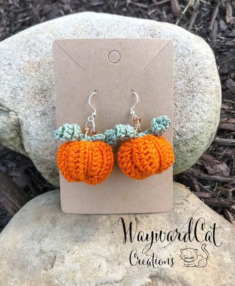 Crochet Pour Halloween, Fall Crochet Patterns, Confection Au Crochet, Crochet Jewelry Patterns, Crochet Earrings Pattern, Halloween Crochet Patterns, Crochet Fall, Pumpkin Earrings, Holiday Crochet