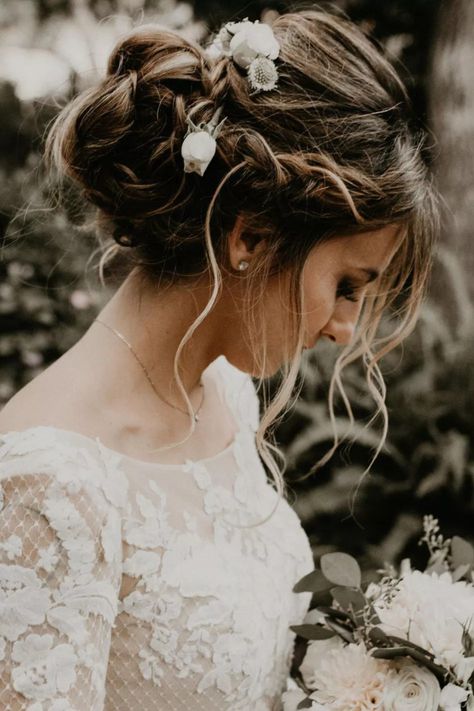 34 Perfectly Imperfect Updos to Wear on Your Wedding Day. Photo: FEATHER + NORTH Messy Bun With Veil, Wedding Hairstyles Messy Bun, Messy Bun Wedding Hairstyles, Bun With Veil, Hairstyles Messy Bun, Bun Wedding Hairstyles, Messy Bun Wedding, Wedding Hairstyles Messy, Bun Wedding