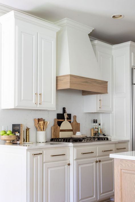 Kitchen Trends 2023, White Kitchen Hood, Mediterranean Kitchen Design, Kitchen Hood Design, White Oak Kitchen, Kitchen Vent, Colonial Kitchen, White Shaker Kitchen, Mediterranean Kitchen