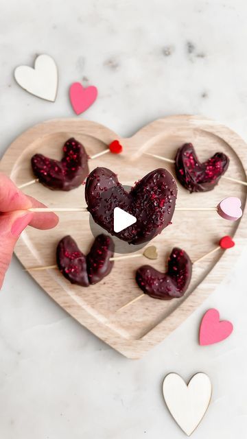 Stephanie Niemis on Instagram: "These Chocolate Covered Clementine Hearts are so simple and fun for Valentine’s Day! You only need 2 ingredients for this dessert and the chocolate/orange combo is delicious!! ⭐️ Follow for more simple, fun, healthier treats ⭐️ Just cut the ends off of two clementine slices, form into a heart, insert a toothpick, top with melted dark chocolate, add natural sprinkles (if desired) freeze and enjoy! Heart toothpicks - @dollartree Dark chocolate & natural sprinkles - @ifiprovisions Clementines - @cutiescitrusofficial #valentinesdaytreat #chocolatecoveredoranges #simplesnack #simpledessert #chocolatecoveredfruit #kidapproved #valentinesdaydessert #valentinesdayparty" Natural Sprinkles, Healthier Treats, Chocolate Covered Fruit, Candied Lemons, Valentines Food, Chocolate Orange, Valentines Day Party, 2 Ingredients, Healthy Treats