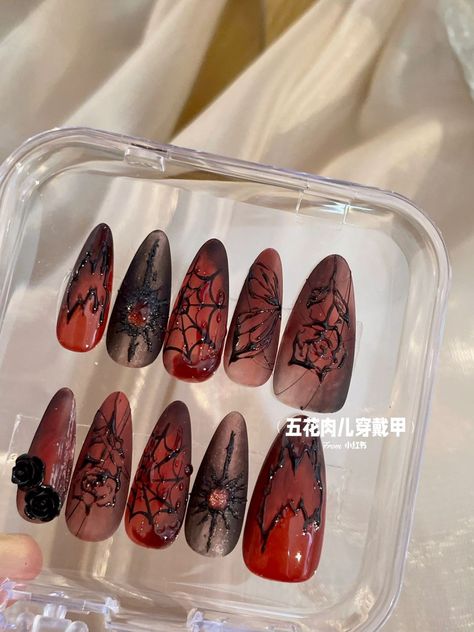 Mcr Inspired Nails, Halloween Gore Nails, Red Nails Spider, Black And Red Halloween Nail Designs, Red And Black Goth Nails, Gothic Red Nails, Red Grunge Nails, Vampire Nails Aesthetic, Red Black Nails Designs