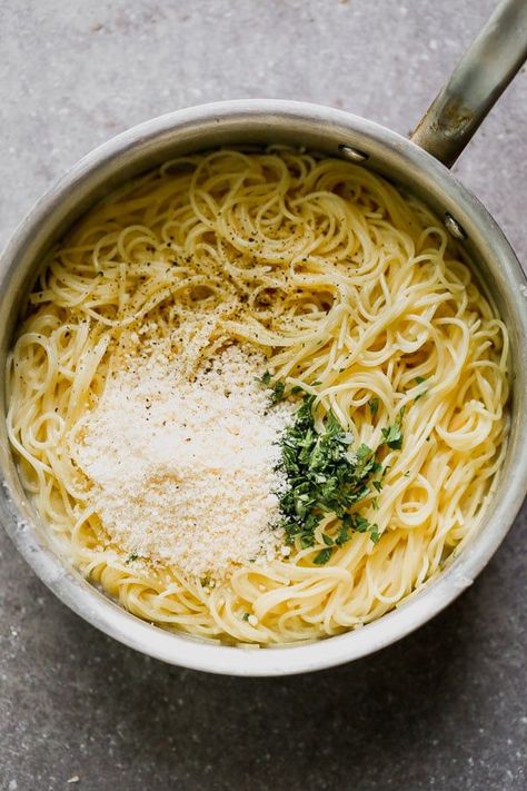 This One Pot Garlic Parmesan Pasta is creamy, slightly cheesy, and so darn good. Angel hair pasta is cooked in a mixture of chicken broth and milk until the pasta is perfectly aldente and swimming in a creamy sauce. It’s laced with the perfect amount of parmesan, a tiny bit of butter and plenty of fresh parsley. Perfect to serve as a side or alongside chicken or shrimp for a full meal. Parmasean Pasta, Kale Pasta Recipe, Creamy Garlic Pasta, Garlic Parmesan Pasta, Kale Pasta, Feta Chicken, Pasta Side Dishes, Pasta Sides, Feta Pasta