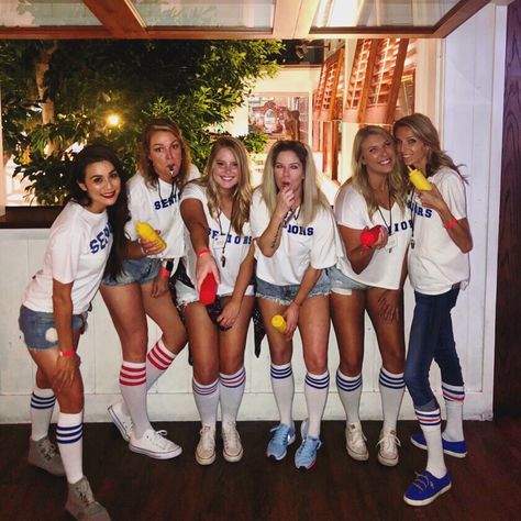 Dazed And Confused Seniors Costume, Dazed And Confused Birthday Party, Dazed And Confused Party Theme, Dazed And Confused Aesthetic Outfits, Dazed And Confused Costume, Dazed And Confused Party, Dazed And Confused Seniors, Dazed And Confused Outfits, Senior Traditions