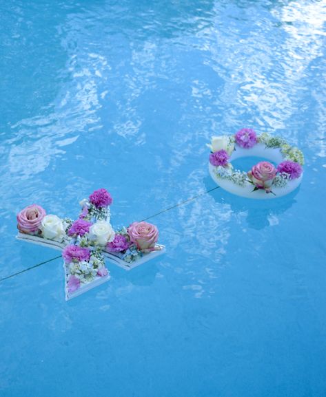 DIY Floating Pool Flower Letters Diy Floating Flowers In Pool, Diy Floating Pool Letters, Floating Flowers In Pool, Floating Pool Flowers, Wedding Pool Party Decorations, Floating Pool Decorations, Pool Decorations, Outdoor Bbq Party, Floating Letters