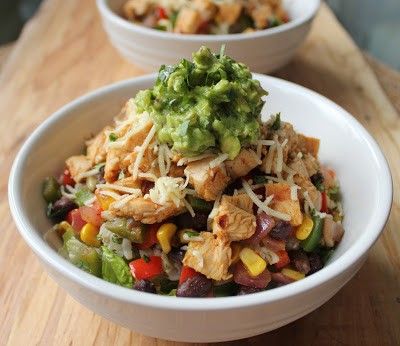 Skinny Chipotle Chicken Burrito Bowls Boyfriend Recipes, Healthy Burrito, Healthy Burrito Bowl, Heart Diet, Chicken Burrito, Nutrition Motivation, Burrito Bowls, Chicken Marinade, Burrito Bowl